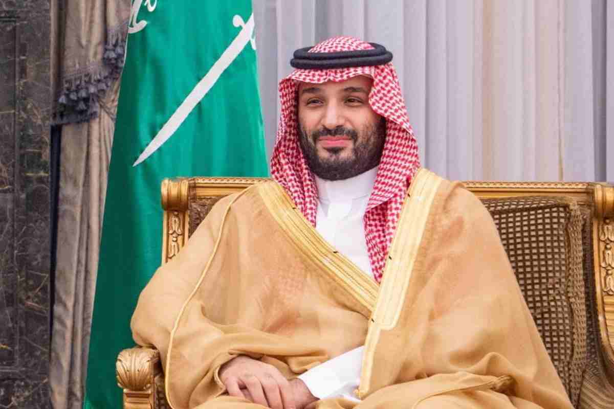Il Fondo Sovrano Saudita Raggiunge 700 Miliardi di Euro e Cambia Strategia: Più Investimenti in Patria