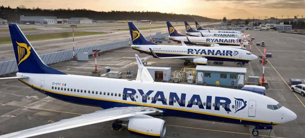 Ryanair lancia il servizio Prime: vantaggi per i viaggiatori, rischi per l’ambiente
