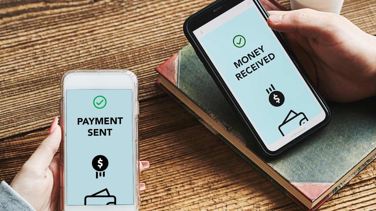 Bonifici di Natale tra parenti nel mirino del Fisco: le causali corrette per evitare controlli