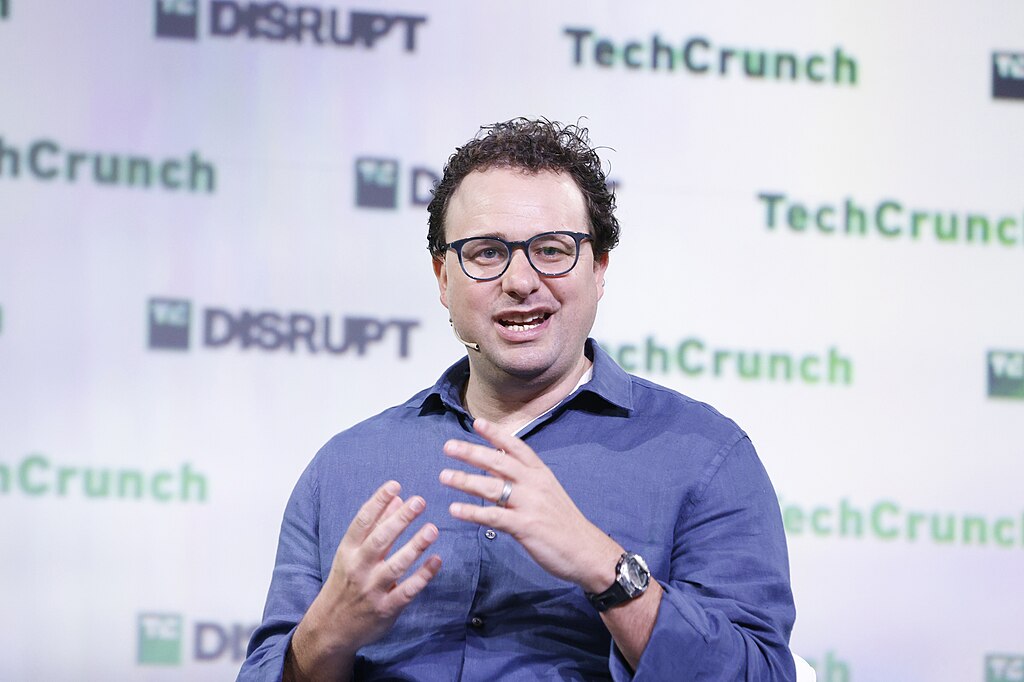 Anthropic rifiuta di togliere due limiti sull’AI in ambito militare: scontro aperto con il Pentagono