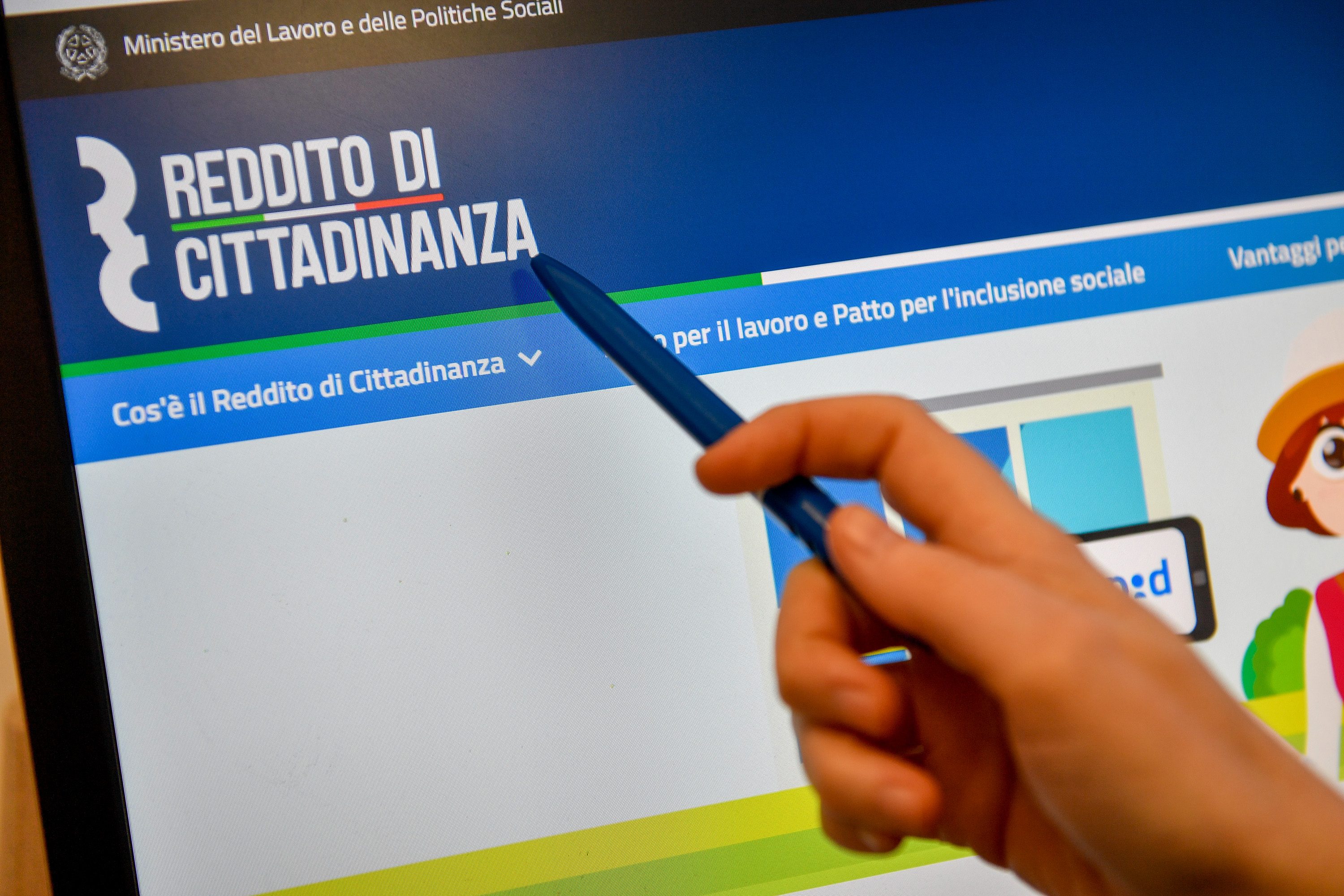 La Corte Ue boccia l’Italia sul Reddito di cittadinanza: “Il requisito dei 10 anni è discriminatorio