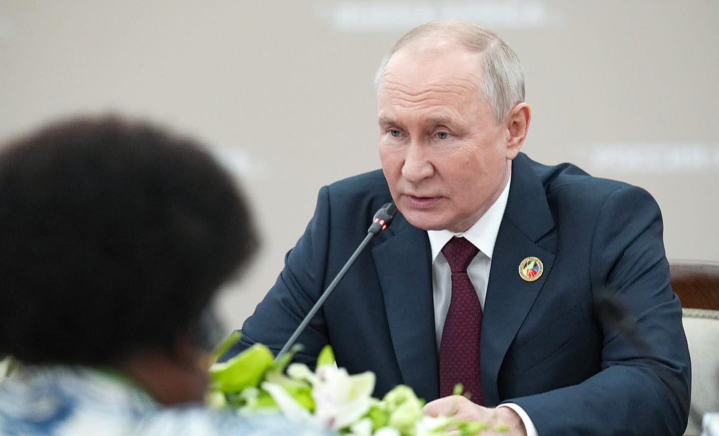 Dopo anni di guerra, l’economia russa è in enorme difficoltà: cosa dicono i dati su crescita, debito e rapporto con la Cina