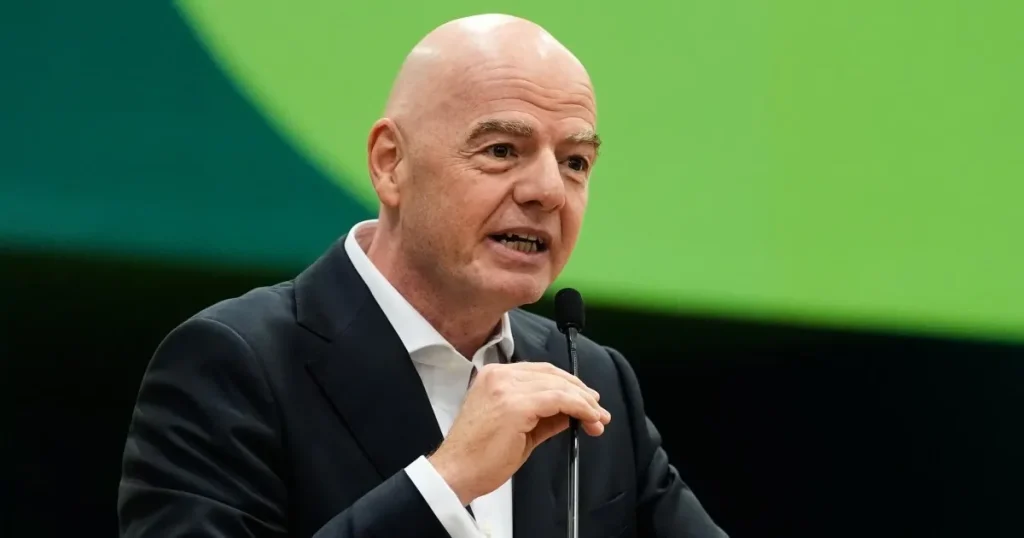 L’inchiesta del Telegraph: la UEFA pagò una buonuscita all’ex amante di Infantino, allora segretario generale
