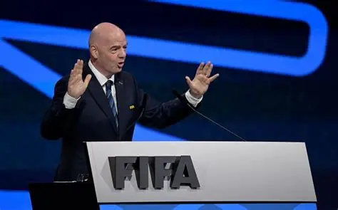 Perché Totti, Cannavaro e le altre leggende del calcio sostengono Infantino?