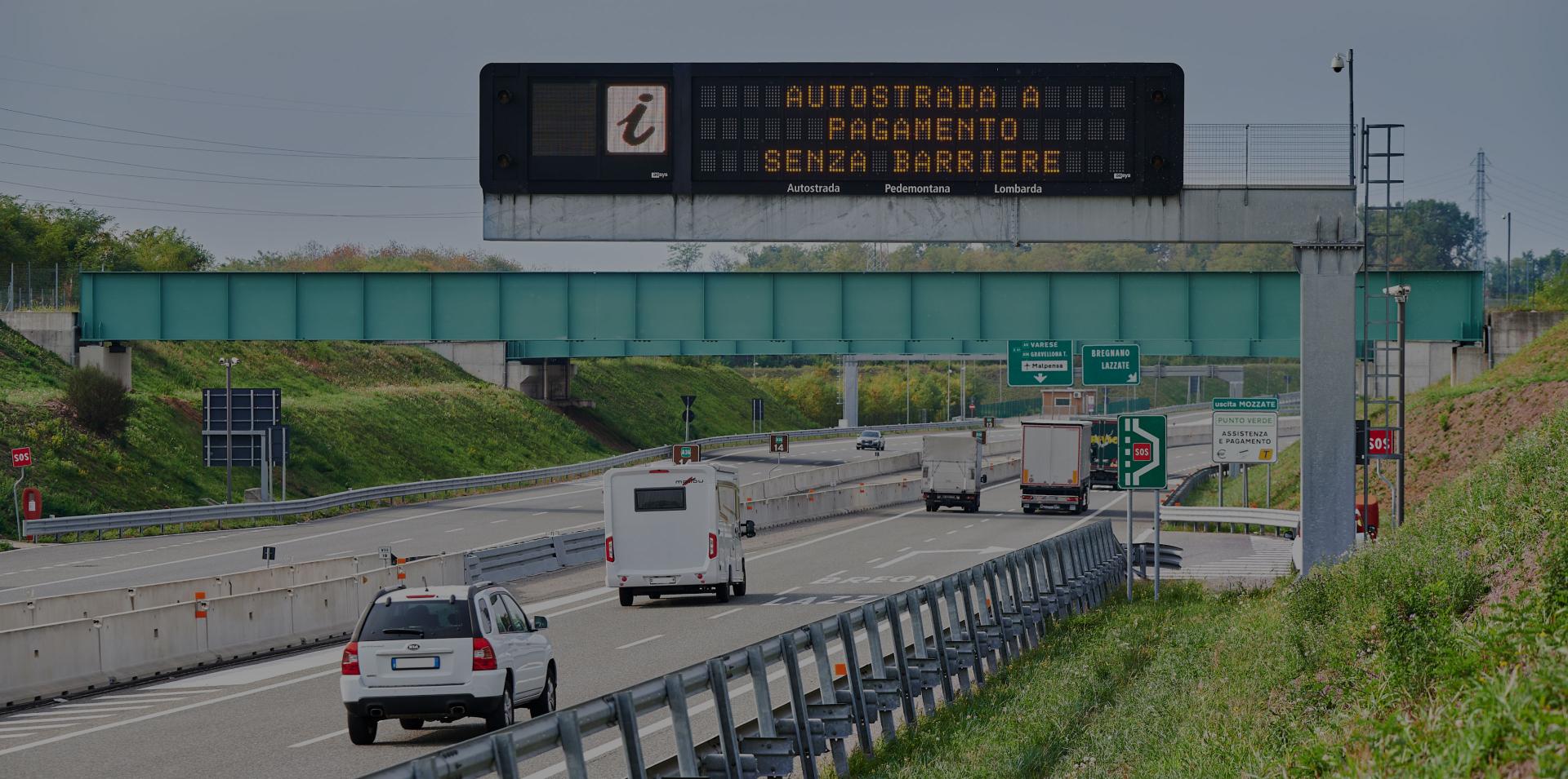 Spariscono le sbarre ai caselli: Free-flow in autostrada. Come si paga, quali sono le eventuali multe e dove è attivo in Italia