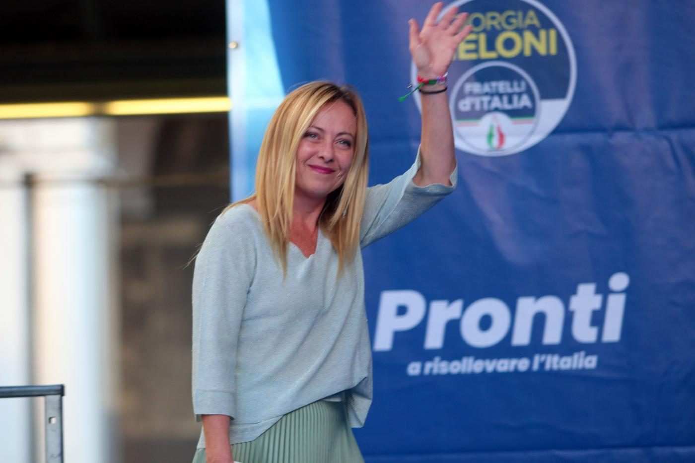 Fratelli d’Italia festeggia il record degli occupati, ma i dati raccontano una realtà più complessa: perché non basta e quali problemi strutturali restano irrisolti