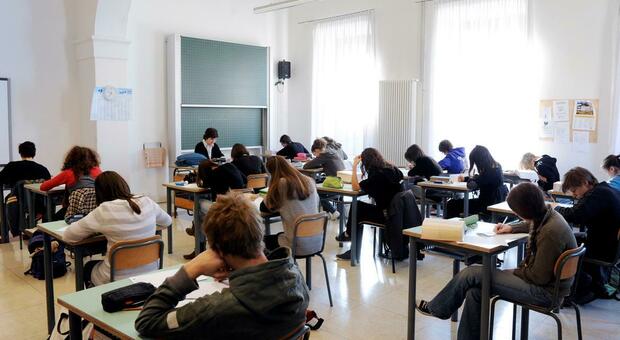 Un manuale negazionista sul clima nelle scuole superiori di Belluno: la comunità scientifica chiede il ritiro, la politica porta il caso in Aula