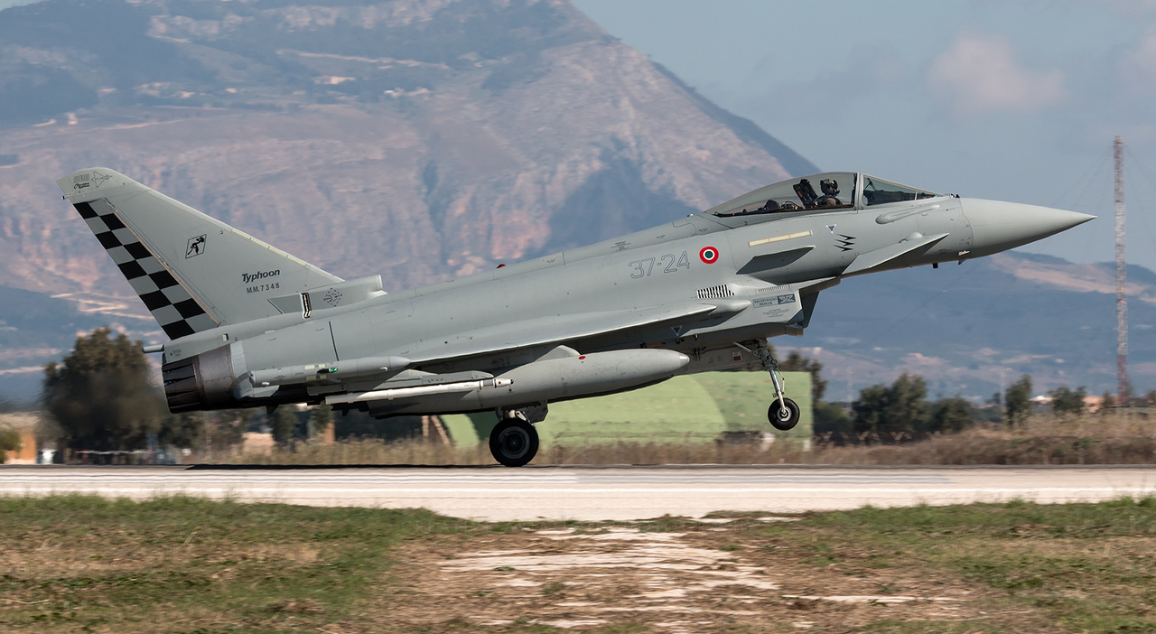 Arabia Saudita, attacco alla base di Ta’if: danneggiato un Eurofighter italiano, nessun militare ferito
