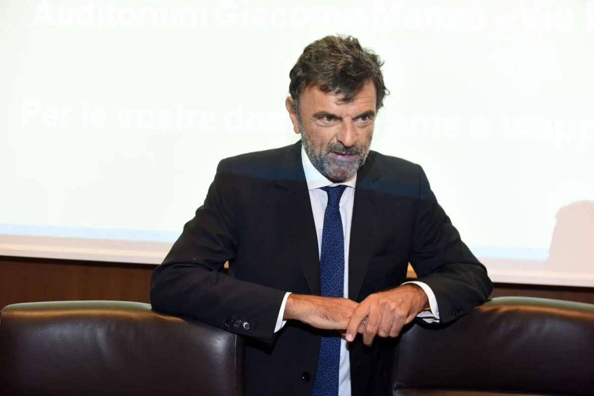 Fideuram, truffa da 95 milioni: l’ex presidente Paolo Molesini  raggirato con un falso WhatsApp e una voce clonata dall’IA