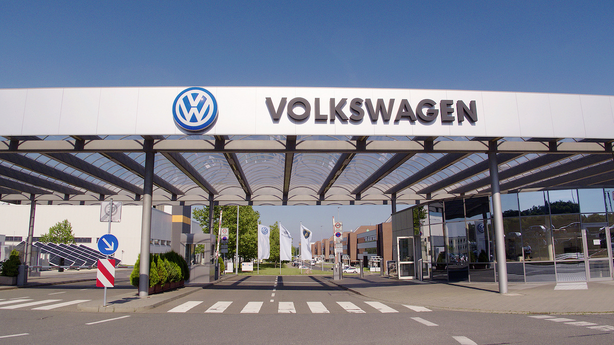 Germania, lo stabilimento Volkswagen di Osnabrück diventa hub della difesa: addio alle auto nel 2027, arriva Rafael e il sistema Iron Dome