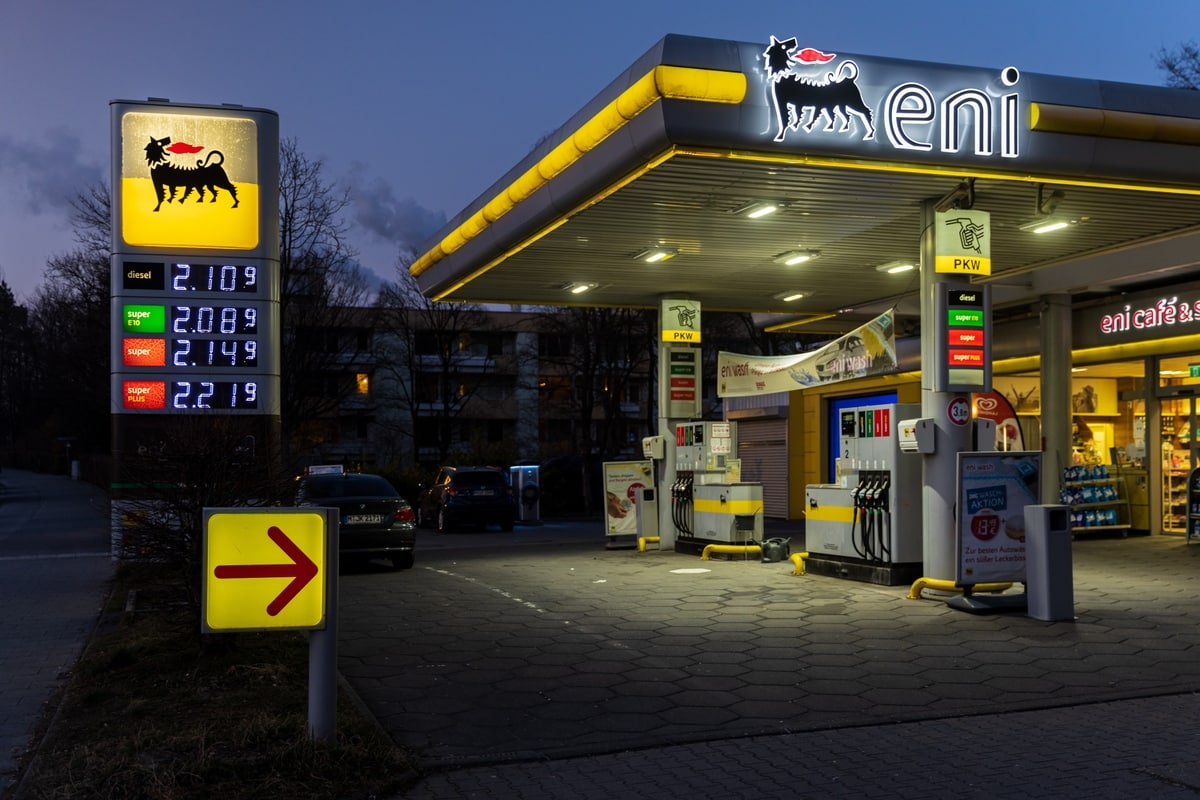 Tetto Eni sui carburanti, come funziona e quali effetti può avere sul mercato