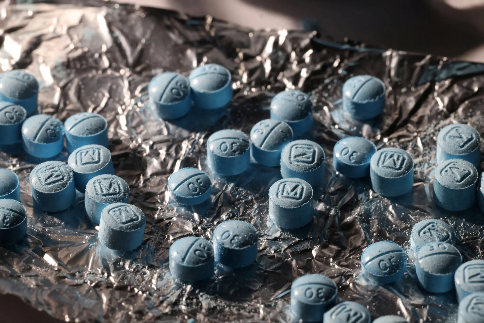 È la mafia a tenere il fentanyl fuori dall’Italia? L’ipotesi del “veto” resta non provata, ma il mercato europeo degli oppioidi offre altre possibili spiegazioni