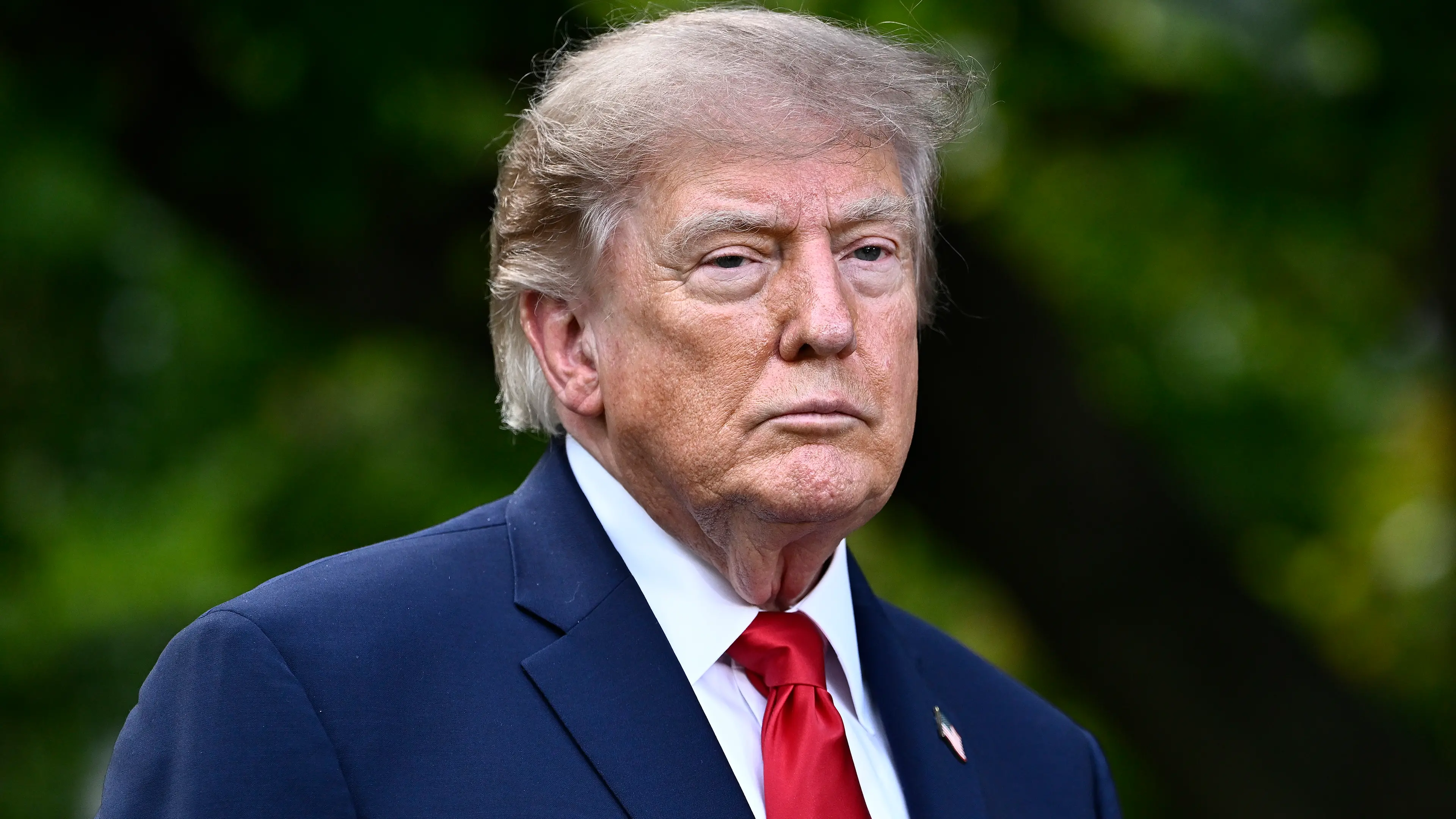 Trump ha tagliato le immigrazioni legali 2,7 volte più di quelle illegali: visti, rifugiati e asilo in forte calo