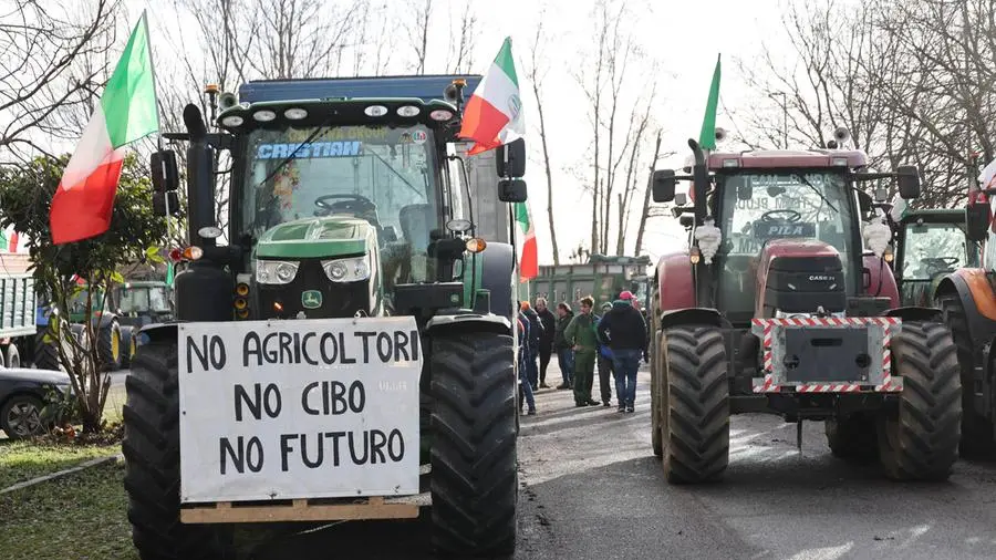 Caro carburanti, il governo aiuta gli agricoltori con i soldi già destinati a loro